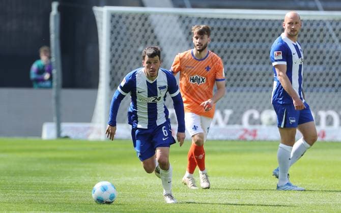 Diego Demme on the ball, Killian Corredor, Toni Leistner duel Match scene Action Sport Football Soccer DFL 2 Bundesliga Men 29 Matchday Season 2024 2025 12 04 2025 Hertha BSC Berlin vs SV Darmstadt 98 DFL regulations prohibit any use of photographs as image sequences and or quasi video