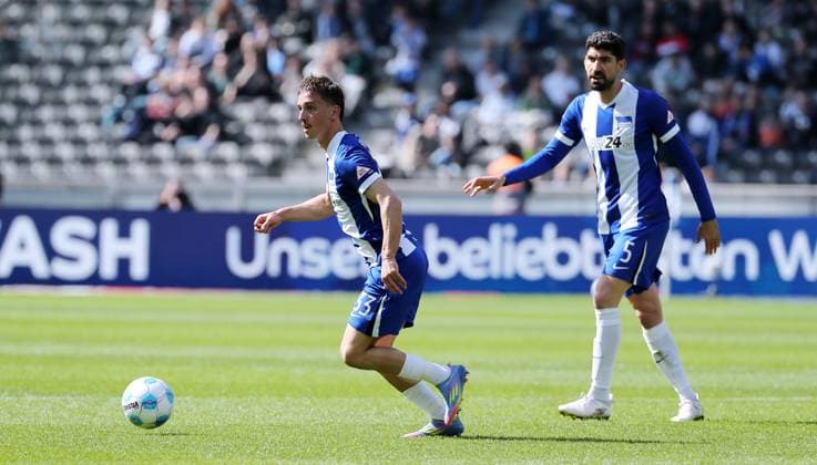 Michal Karbownik on the ball, Andreas Bouchalakis single image cropped action Sport Football Soccer DFL 2 Bundesliga Men 29 Matchday Season 2024 2025 12 04 2025 Hertha BSC Berlin vs SV Darmstadt 98 DFL regulations prohibit any use of photographs as image sequences and or quasi video