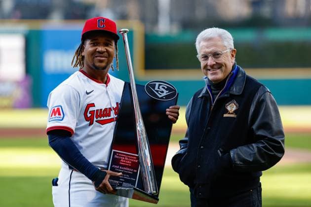 MLB, Baseball Herren, USA 2025: Royals Vs Guardians APR 12 April 12, 2025: Cleveland Guardians third base JosoÂ RamoÂ­rez (11) is presented the Silver Slugger award prior to the baseball game between the Kansas City Royals and Cleveland Guardians at Progressive Field in Cleveland, Ohio. Brian Fisher CSM (Credit Image: Â Brian Fisher Cal Media) Cleveland Ohio United States of America EDITORIAL USE ONLY Copyright: xx ZUMA-20250412_zma_c04_194.jpg BrianxFisherx csmphotothree375343