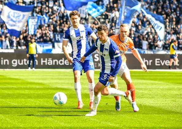 Soccer 2 Bundesliga, Hertha BSC Berlin SV Darmstadt 98 12 04 2025, xdanx, Soccer 2 Bundesliga, Hertha BSC Berlin SV Darmstadt 98 v l Linus Gechter Hertha BSC , Isac Lidberg SV Darmstadt 98 , Diego Demme Hertha BSC duel, duel, fight, tackle DFL DFB REGULATIONS PROHIBIT ANY USE OF PHOTOGRAPHS as IMAGE SEQUENCES and or QUASI VIDEO Daniel Lakomski Mix1Press Berlin Olympiastadion Berlin Germany DEU Copyright: xDanielxLakomskix