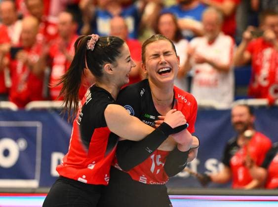 v l Stamatia Kyparissi and Marta Kamelija Levinska both Dresden , Dresdner SC vs Allianz MTV Stuttgart, Volleyball, 1 Bundesliga Women, 1 Liga, Margon Arena Dresden Bodenbacher Straße, DSC, Season 2024 2025, 12 04 2025,