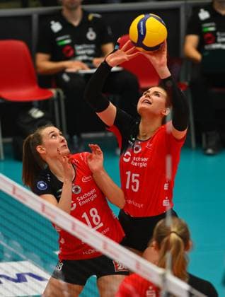 v l Sarah Straube and Marta Kamelija Levinska both Dresden , Dresdner SC vs Allianz MTV Stuttgart, Volleyball, 1 Bundesliga Women, 1 Liga, Margon Arena Dresden Bodenbacher Straße, DSC, Season 2024 2025, 12 04 2025,