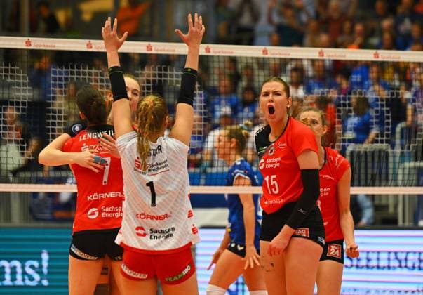 Jubilation at Dresdner SC, front from l Patricia Nestler 1 and Marta Kamelija Levinska 15, all Dresden , Dresdner SC vs Allianz MTV Stuttgart, Volleyball, 1 Bundesliga Women, 1 Liga, Margon Arena Dresden Bodenbacher Straße, DSC, Season 2024 2025, 12 04 2025,
