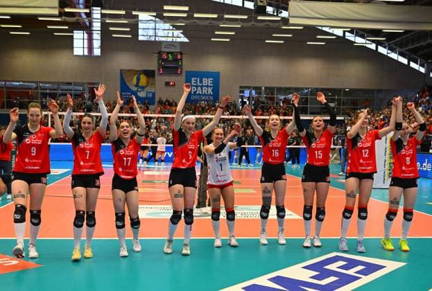 Final jubilation, victory celebration at Dresdner SC, Dresdner SC against Allianz MTV Stuttgart, Volleyball, 1 Bundesliga Women, 1 Liga, Margon Arena Dresden Bodenbacher Straße, DSC, Season 2024 2025, 12 04 2025,