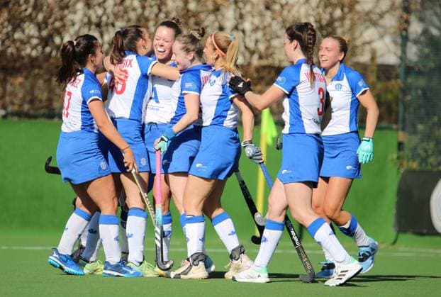 Field field hockey Bundesliga, GTHGC womens players celebrate Lena Micheel after her goal to make it 1-1 against UHC