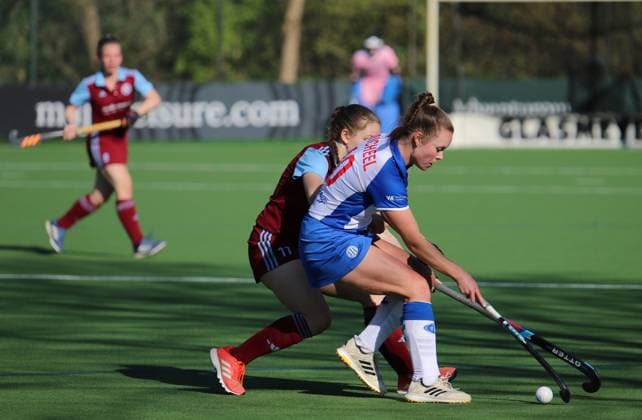 Field Hockey Bundesliga, Women Lena Micheel GTHGC in duel with Claire Behrend UHC