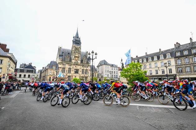 Paris Roubaix 2025 Cycling Race Roubaix, France - April 13 : Illustration picture of the start of the race during the 122nd edition of Paris Roubaix an UCI World Tour cycling race for Men Elite of 259,7 kms with start in Compiegne and finish at the Velodrome Andre-Petrieux in Roubaix on April 13, 2025 in Roubaix, France, 13 04 2025 ( Motordriver Kenny Verfaillie - Roubaix France  Copyright: xVincentxKalutx