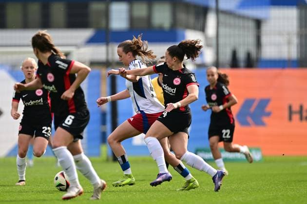 Soccer I Women I Season 2024 2025 I 2 Bundesliga I 21 Matchday I Hamburger SV Eintracht Frankfurt II I 13 04 2025 Victoria Schulz 19, Hamburger SV Elena Mühlemann 34, Eintracht Frankfurt II Hamburg Am Volkspark Hamburg Germany Copyright: xLobeca FelixxSchlikisx
