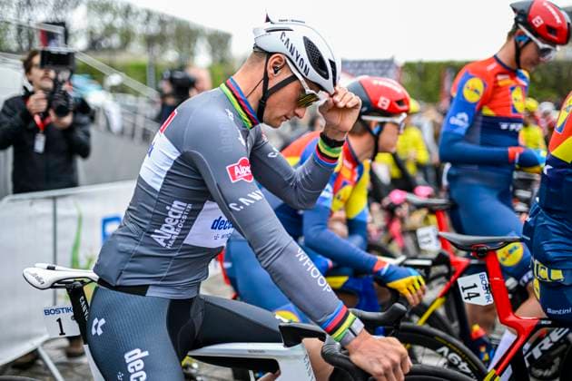 Paris Roubaix 2025 Cycling Race Roubaix, France - April 13 : Van Der Poel Mathieu (NED) of Alpecin - Deceuninck before the start of the race during the 122nd edition of Paris Roubaix an UCI World Tour cycling race for Men Elite of 259,7 kms with start in Compiegne and finish at the Velodrome Andre-Petrieux in Roubaix on April 13, 2025 in Roubaix, France, 13 04 2025 ( Motordriver Kenny Verfaillie - Roubaix France  Copyright: xNicoxVereeckenx