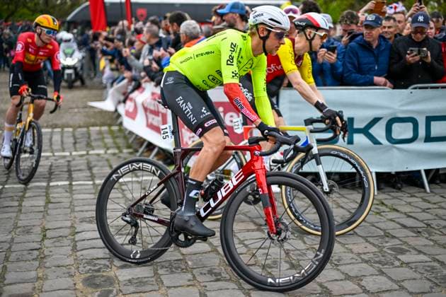 Paris Roubaix 2025 Cycling Race Roubaix, France - April 13 : Van Der Hoorn Taco (NED) of Intermarche - Wanty during the 122nd edition of Paris Roubaix an UCI World Tour cycling race for Men Elite of 259,7 kms with start in Compiegne and finish at the Velodrome Andre-Petrieux in Roubaix on April 13, 2025 in Roubaix, France, 13 04 2025 ( Motordriver Kenny Verfaillie - Roubaix France  Copyright: xNicoxVereeckenx
