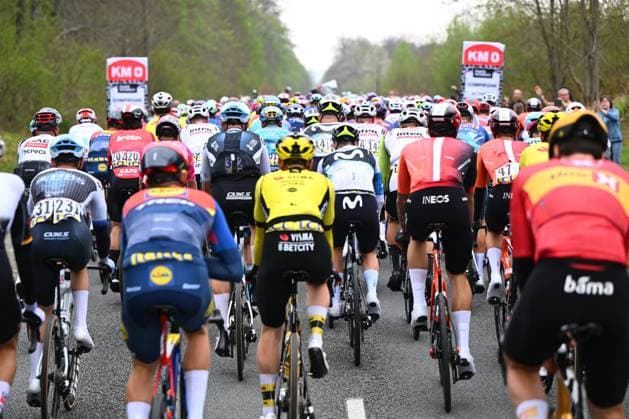 Paris Roubaix 2025 Cycling Race Roubaix, France - April 13 : Illustration picture of the start of the race km 0 during the 122nd edition of Paris Roubaix an UCI World Tour cycling race for Men Elite of 259,7 kms with start in Compiegne and finish at the Velodrome Andre-Petrieux in Roubaix on April 13, 2025 in Roubaix, France, 13 04 2025 ( Motordriver Kenny Verfaillie - Roubaix France  Copyright: xVincentxKalutx