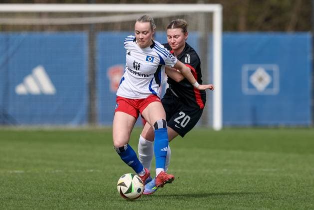 from left Mia Büchele Hamburger SV, 17 and Tessa Zimmermann Eintracht Frankfurt II, 20 in a duel, dynamic, action, action, game scene, THE DFB REGULATIONS PROHIBIT ANY USE OF PHOTOGRAPHS AS IMAGE SEQUENCES AND OR QUASI VIDEO , 13 04 2025, Hamburg Germany , Football, 2 Womens Bundesliga, Hamburger SV Eintracht Frankfurt II xobx