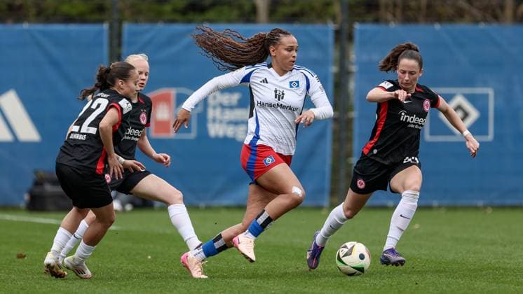 from left Ela Demirbas Eintracht Frankfurt II, 22 , Lisa Baum Hamburger SV, 11 and Elena Mühlemann Eintracht Frankfurt II, 34 in duel, duel, dynamics, action, action scene, THE DFB REGULATIONS PROHIBIT ANY USE OF PHOTOGRAPHS AS IMAGE SEQUENCES AND OR QUASI VIDEO , 13 04 2025, Hamburg Germany , Football, 2 Womens Bundesliga, Hamburger SV Eintracht Frankfurt II xobx