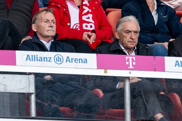 Hans Joachim Watzke Chairman of the Board, Borussia Dortmund and Dr. Reinhold Lunow President, Borussia Dortmund on the stand GER, FC Bayern Muenchen vs BV Borussia Dortmund 09, Football, Bundesliga, Matchday 29, Season 2024 2025, 12 04 2025 DFL DFB REGULATIONS PROHIBIT ANY USE OF PHOTOGRAPHS as IMAGE SEQUENCES and or QUASI VIDEO GER, FC Bayern Muenchen vs BV Borussia Dortmund 09, Football, Bundesliga, Matchday 29, Season 2024 2025, 12 04 2025 Muenchen Copyright: xEibner-Pressefoto HeikexFeinerx EP_HFR