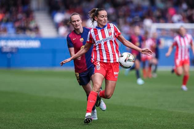 April 13, 2025, Sant Joan Despi, Barcelona, Spain: Ainhoa Moraza of Atletico de Madrid and Caroline Graham Hansen of FC Barcelona, Barca in action during the Spanish Women league, Liga F, football match played between FC Barcelona and Atletico de Madrid at Johan Cruyff Stadium on April 13, 2025 in Sant Joan Despi, Spain. Sant Joan Despi Spain - ZUMAa181 20250413_zaa_a181_025 Copyright: xJavierxBorregox