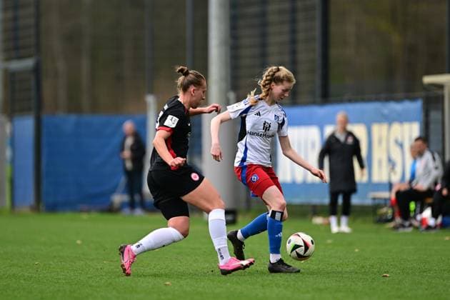 Soccer I Women I Season 2024 2025 I 2 Bundesliga I 21 Matchday I Hamburger SV Eintracht Frankfurt II I 13 04 2025 Marlene Wild 8, Eintracht Frankfurt II Jacqueline Dönges 21, Hamburger SV Hamburg Am Volkspark Hamburg Germany Copyright: xLobeca FelixxSchlikisx