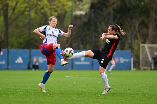 Soccer I Women I Season 2024 2025 I 2 Bundesliga I 21 Matchday I Hamburger SV Eintracht Frankfurt II I 13 04 2025 Christin Meyer 16, Hamburger SV Michaela Specht 6, Eintracht Frankfurt II Hamburg Am Volkspark Hamburg Germany Copyright: xLobeca FelixxSchlikisx