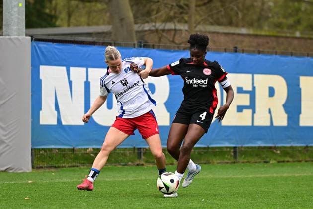 Soccer I Women I Season 2024 2025 I 2 Bundesliga I 21 Matchday I Hamburger SV Eintracht Frankfurt II I 13 04 2025 Amelie Woelki 27, Hamburger SV Emily Wallrabenstein 4, Eintracht Frankfurt II Hamburg Am Volkspark Hamburg Germany Copyright: xLobeca FelixxSchlikisx