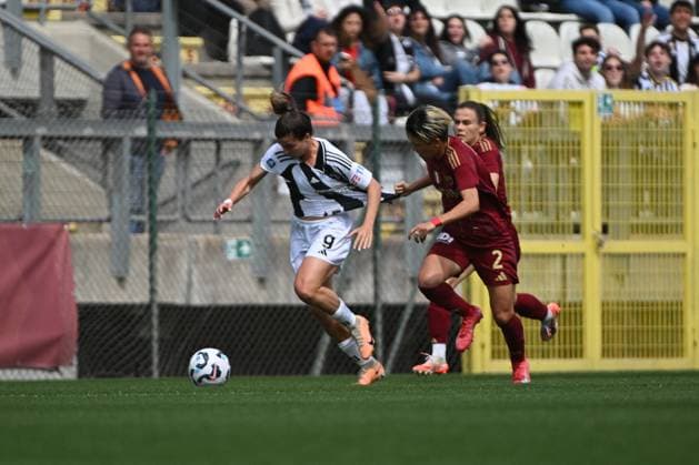CALCIO - Serie A Femminile - AS Roma vs Juventus FC Sofia Cantore of Juventus F.C. Women and Moeka Minami of A.S. Roma Women during the playoff of the Serie A Championship Women between A.S. Roma vs Juventus Women 13 April 2025 at the Tre Fontane Stadium in Rome. Rome Italy  Copyright: xIPAxSport ABACAx