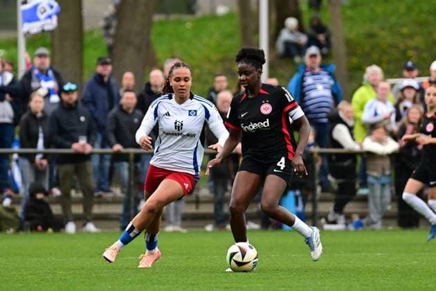 Soccer I Women I Season 2024 2025 I 2 Bundesliga I 21 Matchday I Hamburger SV Eintracht Frankfurt II I 13 04 2025 Lisa Baum 11, Hamburger SV Emily Wallrabenstein 4, Eintracht Frankfurt II Hamburg Am Volkspark Hamburg Germany Copyright: xLobeca FelixxSchlikisx