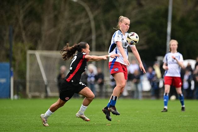 Soccer I Women I Season 2024 2025 I 2 Bundesliga I 21 Matchday I Hamburger SV Eintracht Frankfurt II I 13 04 2025 Emma Memminger 32, Eintracht Frankfurt II Svea Stoldt 8, Hamburger SV Hamburg Am Volkspark Hamburg Germany Copyright: xLobeca FelixxSchlikisx