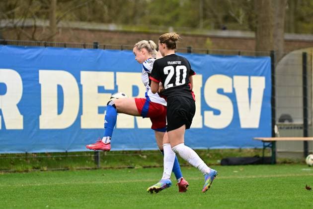 Soccer I Women I Season 2024 2025 I 2 Bundesliga I 21 Matchday I Hamburger SV Eintracht Frankfurt II I 13 04 2025 Mia Büchele 17, Hamburger SV Tessa Zimmermann 20, Eintracht Frankfurt II Hamburg Am Volkspark Hamburg Germany Copyright: xLobeca FelixxSchlikisx