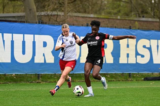 Soccer I Women I Season 2024 2025 I 2 Bundesliga I 21 Matchday I Hamburger SV Eintracht Frankfurt II I 13 04 2025 Amelie Woelki 27, Hamburger SV Emily Wallrabenstein 4, Eintracht Frankfurt II Hamburg Am Volkspark Hamburg Germany Copyright: xLobeca FelixxSchlikisx