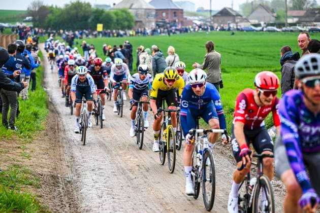 Paris Roubaix 2025 Cycling Race Roubaix, France - April 13 : Rider of Team Visma I Lease a Bike in action during the 122nd edition of Paris Roubaix an UCI World Tour cycling race for Men Elite of 259,7 kms with start in Compiegne and finish at the Velodrome Andre-Petrieux in Roubaix on April 13, 2025 in Roubaix, France, 13 04 2025 ( Motordriver Kenny Verfaillie - Roubaix France  Copyright: xVincentxKalutx