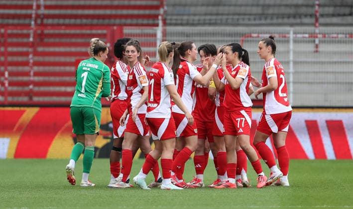 Berlin women high-five after the team circle before the start of the match Ritual Sport Football Soccer 2 Bundesliga Womens Season 2024 2025 13 04 2025 1 FC Union Berlin vs FC Ingolstadt FCI DFL regulations prohibit any use of photographs as image sequences and or quasi video