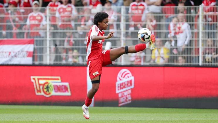 Naika Reissner on the ball Single image Crop action Sport Football Soccer 2 Bundesliga Women Women Season 2024 2025 13 04 2025 1 FC Union Berlin vs FC Ingolstadt FCI DFL regulations prohibit any use of photographs as image sequences and or quasi video