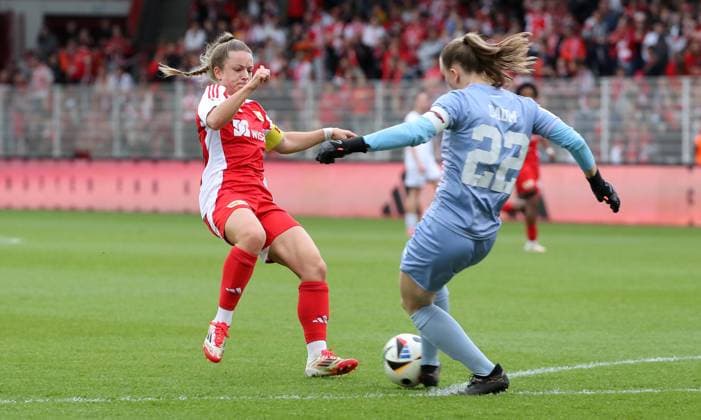 Lisa Heiseler, goalkeeper Anna Lena Daum duel Match scene Action Sport Football Soccer 2 Bundesliga Women Season 2024 2025 13 04 2025 1 FC Union Berlin vs FC Ingolstadt FCI DFL regulations prohibit any use of photographs as image sequences and or quasi video