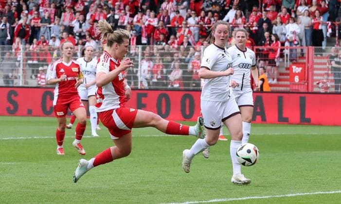 Dina Orschmann scores the goal for 1 0 duel Match scene Action Sport Football Soccer 2 Bundesliga Women Women Season 2024 2025 13 04 2025 1 FC Union Berlin vs FC Ingolstadt FCI DFL regulations prohibit any use of photographs as image sequences and or quasi video