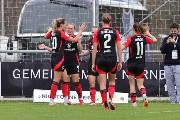 13 04 2025 Soccer Season 2024 2025 2 Women Soccer Bundesliga 21 Matchday 1 FC Nürnberg FCN Club Clubfrauen SC Sand Sportfoto Zink DaMa xdaxmax Jubel Freude Torjubel nach Tor zum 2 0 Luisa Guttenberger 4, 1 FC Nürnberg FCN und Mannschaft Team jubelt freue sich Torschütze Luisa Guttenberger 4, 1 FC Nürnberg FCN