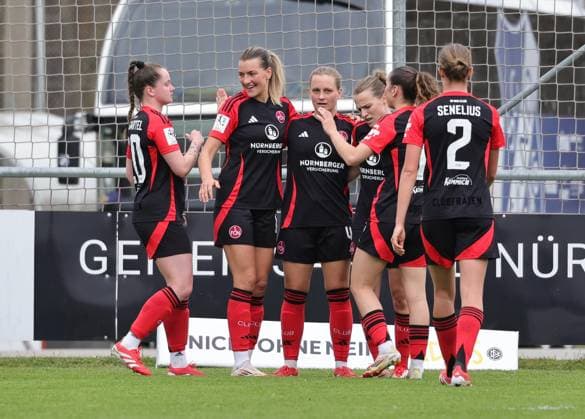13 04 2025 Soccer Season 2024 2025 2 Women Soccer Bundesliga 21 Matchday 1 FC Nürnberg FCN Club Clubfrauen SC Sand Sportfoto Zink DaMa xdaxmax Jubel Freude Torjubel nach Tor zum 2 0 Luisa Guttenberger 4, 1 FC Nürnberg FCN und Mannschaft Team jubelt freue sich Torschütze Luisa Guttenberger 4, 1 FC Nürnberg FCN