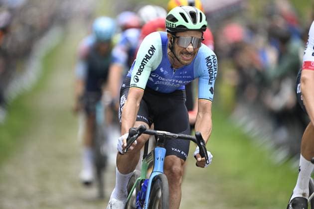 Paris Roubaix 2025 Cycling Race Roubaix, France - April 13 : De Bondt Dries (BEL) of Decathlon AG2R La Mondiale Team in the Trouee d Arenberg during the 122nd edition of Paris Roubaix an UCI World Tour cycling race for Men Elite of 259,7 kms with start in Compiegne and finish at the Velodrome Andre-Petrieux in Roubaix on April 13, 2025 in Roubaix, France, 13 04 2025 ( Motordriver Kenny Verfaillie - Roubaix France  Copyright: xNicoxVereeckenx