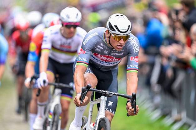 Paris Roubaix 2025 Cycling Race Roubaix, France - April 13 : Van Der Poel Mathieu (NED) of Alpecin - Deceuninck leading the peloton in the Trouee d Arenberg, Pogacar Tadej (SLO) of UAE Team Emirates - XRG behind him during the 122nd edition of Paris Roubaix an UCI World Tour cycling race for Men Elite of 259,7 kms with start in Compiegne and finish at the Velodrome Andre-Petrieux in Roubaix on April 13, 2025 in Roubaix, France, 13 04 2025 ( Motordriver Kenny Verfaillie - Roubaix France  Copyright: xNicoxVereeckenx