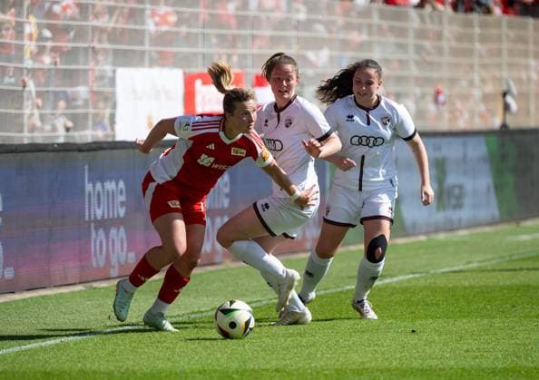 Soccer, Women, Season 2024 2025, 2 Women Bundesliga 21 Matchday , 1 FC Union Berlin FC Ingolstadt 04, v l Dina Orschmann 1 Women 1 FC Union , Ina Timmermann, Mara Winter, 13 04 2025, Copyright: xMatthiasxKochx