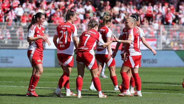 Lisa Heiseler celebrates after 4 0 with teammates Joy Emotion Jubilation Sport Football Soccer 2 Bundesliga Women Women Season 2024 2025 13 04 2025 1 FC Union Berlin vs FC Ingolstadt FCI DFL regulations prohibit any use of photographs as image sequences and or quasi video