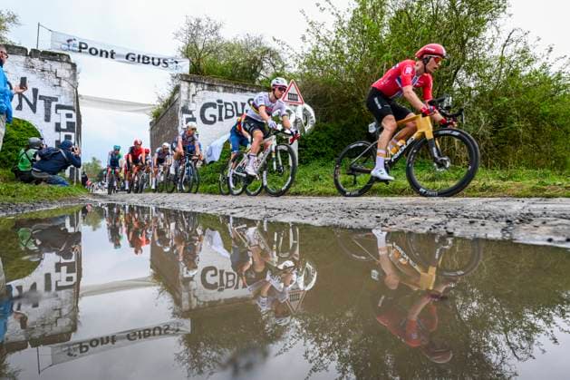 Paris Roubaix 2025 Cycling Race Roubaix, France - April 13 : Pogacar Tadej (SLO) of UAE Team Emirates - XRG in action Pont Gibus during the 122nd edition of Paris Roubaix an UCI World Tour cycling race for Men Elite of 259,7 kms with start in Compiegne and finish at the Velodrome Andre-Petrieux in Roubaix on April 13, 2025 in Roubaix, France, 13 04 2025 ( Motordriver Kenny Verfaillie - Roubaix France  Copyright: xVincentxKalutx