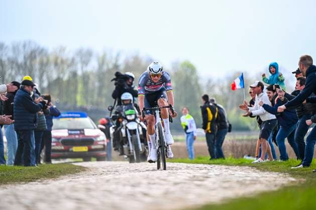 Paris Roubaix 2025 Cycling Race Roubaix, France - April 13 : Van Der Poel Mathieu (NED) of Alpecin - Deceuninck in action during the 122nd edition of Paris Roubaix an UCI World Tour cycling race for Men Elite of 259,7 kms with start in Compiegne and finish at the Velodrome Andre-Petrieux in Roubaix on April 13, 2025 in Roubaix, France, 13 04 2025 ( Motordriver Kenny Verfaillie - Roubaix France  Copyright: xVincentxKalutx