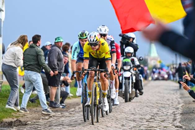 Paris Roubaix 2025 Cycling Race Roubaix, France - April 13 : Van Aert Wout (BEL) of Team Visma - Lease a Bike in action during the 122nd edition of Paris Roubaix an UCI World Tour cycling race for Men Elite of 259,7 kms with start in Compiegne and finish at the Velodrome Andre-Petrieux in Roubaix on April 13, 2025 in Roubaix, France, 13 04 2025 ( Motordriver Kenny Verfaillie - Roubaix France  Copyright: xVincentxKalutx