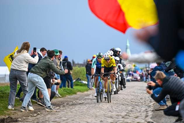 Paris Roubaix 2025 Cycling Race Roubaix, France - April 13 : Van Aert Wout (BEL) of Team Visma - Lease a Bike in action during the 122nd edition of Paris Roubaix an UCI World Tour cycling race for Men Elite of 259,7 kms with start in Compiegne and finish at the Velodrome Andre-Petrieux in Roubaix on April 13, 2025 in Roubaix, France, 13 04 2025 ( Motordriver Kenny Verfaillie - Roubaix France  Copyright: xVincentxKalutx