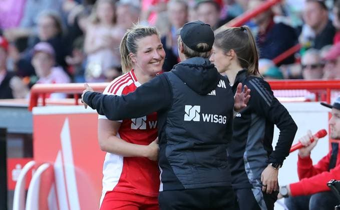 Dina Orschmann, Trainer Ailien Poese Action Upper Body Sport Football Soccer 2 Bundesliga Women Women Season 2024 2025 13 04 2025 1 FC Union Berlin vs FC Ingolstadt FCI DFL regulations prohibit any use of photographs as image sequences and or quasi video