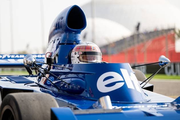 Sir Jackie Stewart Scotland, racing driver and world champion 1969, 1971, 1973 drives a charity lap in aid of his foundation Race against Dementia in his 1973 Tyrrell 006 with helmet signed by all living world champions including Michael Schumacher, BAH, Formula 1 World Championship, Gulf Air Grand Prix of Bahrain, Bahrain International Circuit, Race, 2025 season, 13 04 2025 BAH, Formula 1 World Championship, Gulf Air Grand Prix of Bahrain, Bahrain International Circuit, Race, 2025 season, 13 04 2025 Sakhir Copyright: xEibner-Pressefoto Memmlerx EP_MMR