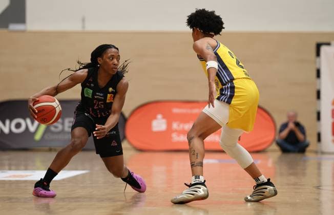 13 04 2025, Basketball, Women, Toyota Womens Basketball Bundesliga, Season 2024 2025, Playoff semi-final, Game 4, Saarlouis Royals Alba Berlin, Martha Burse Saarlouis Royals , Deeshyra Thomas Alba Berlin Saarlouis Stadtgartenhalle Saarland Germany EN Copyright: xSebastianxBachx
