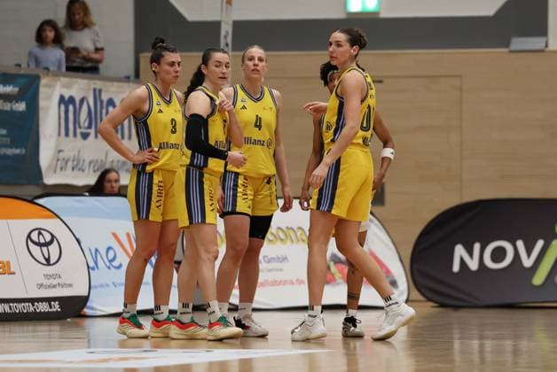 13 04 2025, Basketball, Women, Toyota Womens Basketball Bundesliga, Season 2024 2025, Playoff semi-final, Game 4, Saarlouis Royals Alba Berlin, The team Alba Berlin Saarlouis Stadtgartenhalle Saarland Germany EN Copyright: xSebastianxBachx