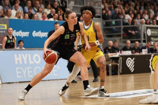 13 04 2025, Basketball, Women, Toyota Womens Basketball Bundesliga, Season 2024 2025, Playoff Semifinal, Game 4, Saarlouis Royals Alba Berlin, Gabija Meskonyte Saarlouis Royals , Deeshyra Thomas Alba Berlin Saarlouis Stadtgartenhalle Saarland Germany EN Copyright: xSebastianxBachx