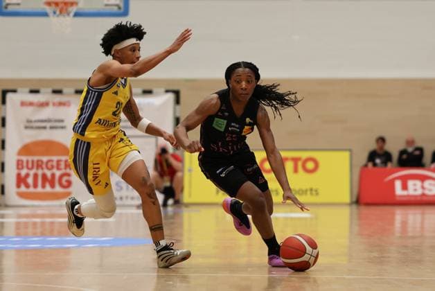 13 04 2025, Basketball, Women, Toyota Womens Basketball Bundesliga, Season 2024 2025, Playoff semi-final, Game 4, Saarlouis Royals Alba Berlin, Martha Burse Saarlouis Royals , Deeshyra Thomas Alba Berlin Saarlouis Stadtgartenhalle Saarland Germany EN Copyright: xSebastianxBachx