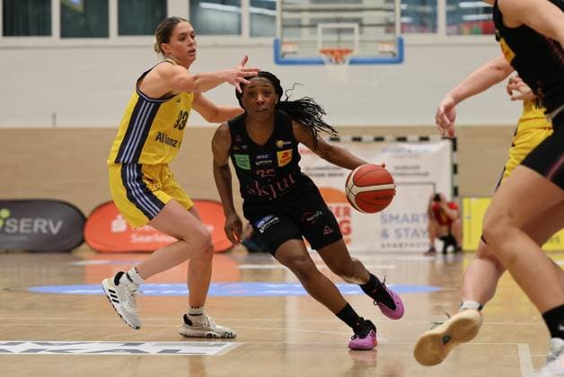 13 04 2025, Basketball, Women, Toyota Womens Basketball Bundesliga, Season 2024 2025, Playoff semi-final, Game 4, Saarlouis Royals Alba Berlin, Martha Burse Saarlouis Royals , Emily Kiser Alba Berlin Saarlouis Stadtgartenhalle Saarland Germany EN Copyright: xSebastianxBachx