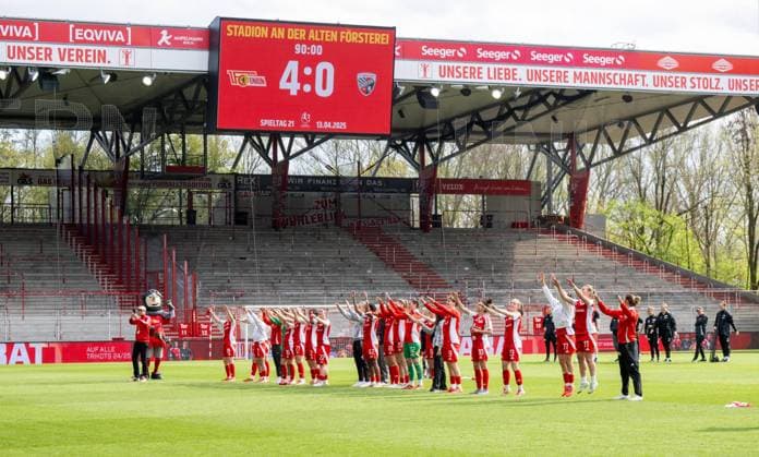 Soccer, Women, Season 2024 2025, 2 Women Bundesliga 21 Matchday , 1 FC Union Berlin FC Ingolstadt 04, Union cheering after the final whistle, scoreboard with 4 0 final score, 13 04 2025, Copyright: xMatthiasxKochx